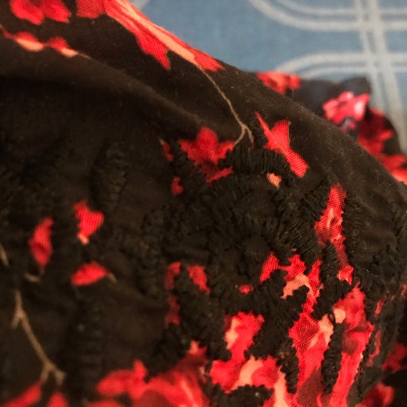 Free people blk/red floral tunic top.  Xs - Picture 6 of 9